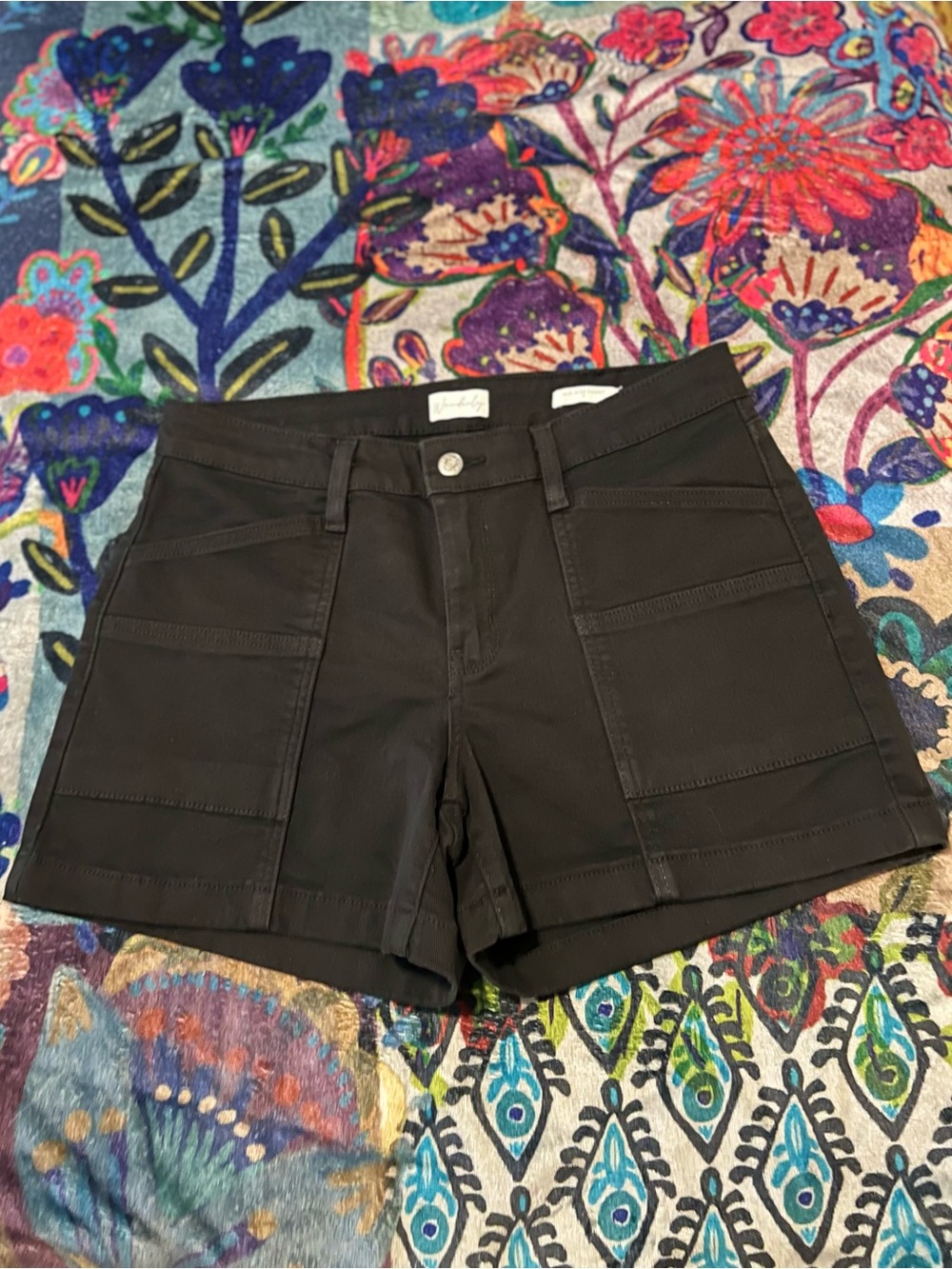 Wonderly Black Mid Rise Shorts Size 8 Stretch Utility Patch Pocket Shorts